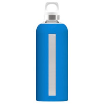 SIGG Flasche Star Electric Blue 0,85L aus Borosilikat-Glas mit Silikonhülle